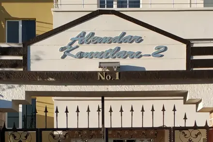 Alemdar Konutları-2 site girişi tabelası ve ferforje giriş kapısı üst yapısı