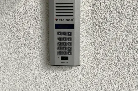 Müstakil bina girişine monte edilen Netelsan EQMAX görüntülü diafon dış paneli, Beypazarı